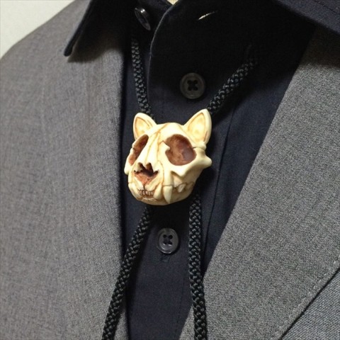 【倉戸みと】猫骨ループタイ / vvstore